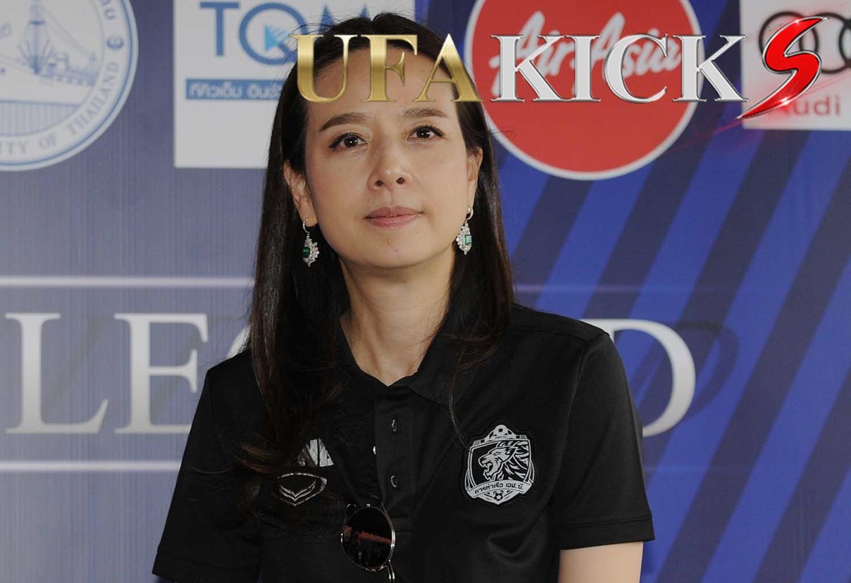 มาดามแป้ง บินตรง สิงคโปร์ ให้กำลังใจ ช้างศึกสู้กับทีมชาติเวียดนาม